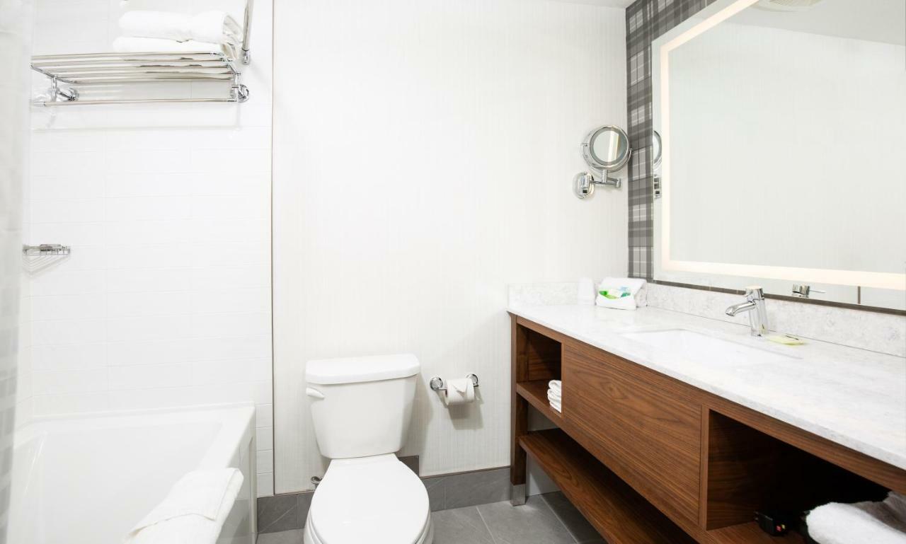 Pomeroy Hotel Fort Mcmurray Extérieur photo